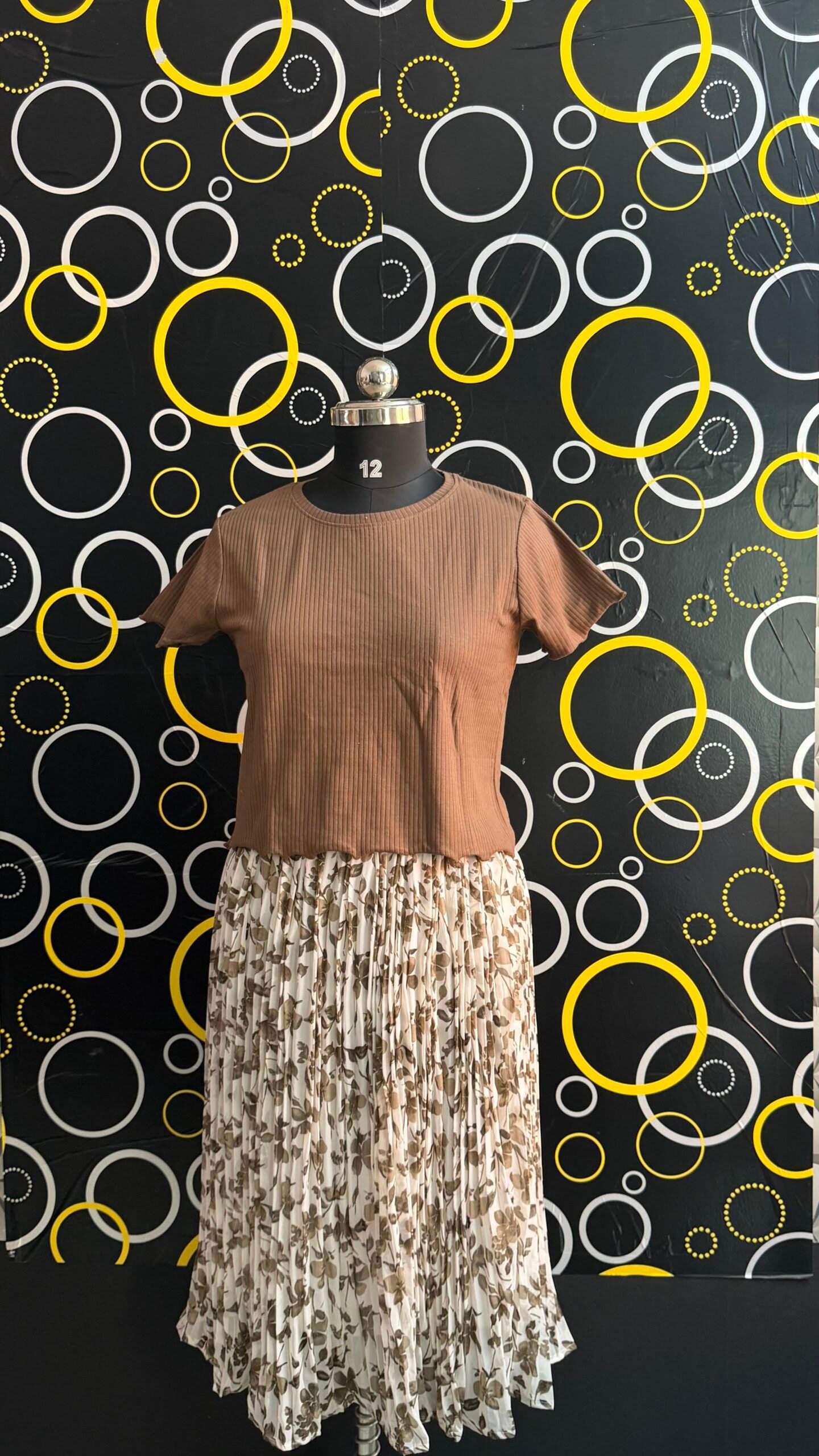 IMG_4707 PLEATED SKIRT SET - L - Image 1